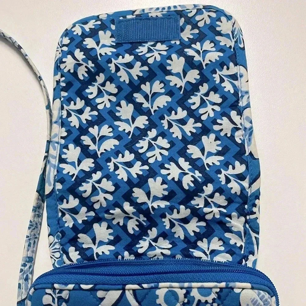 Imperfect Vera Bradley blue white paisley print crossbody‎ purse clean inside